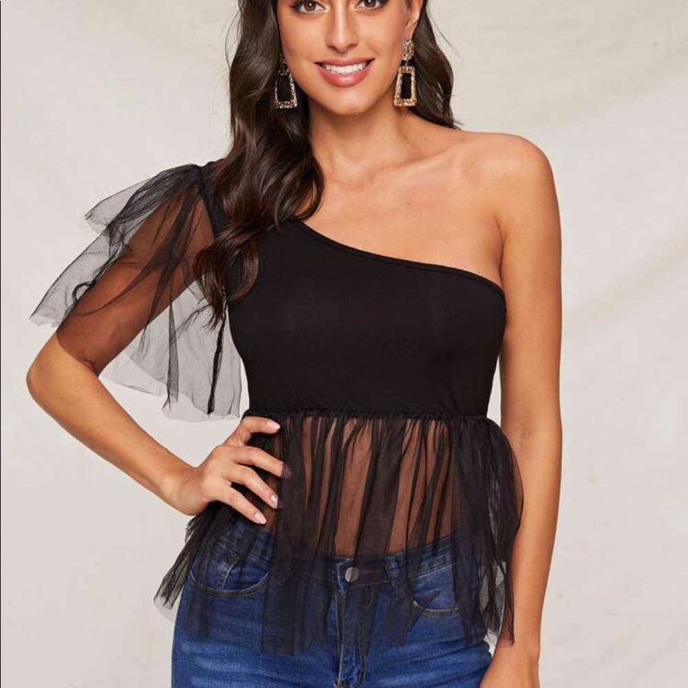 OFF THE SHOULDER CROP TOP